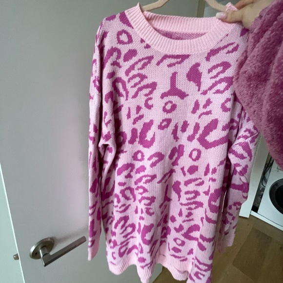 pink sweater leopard 🐆 - Picture 2 of 5